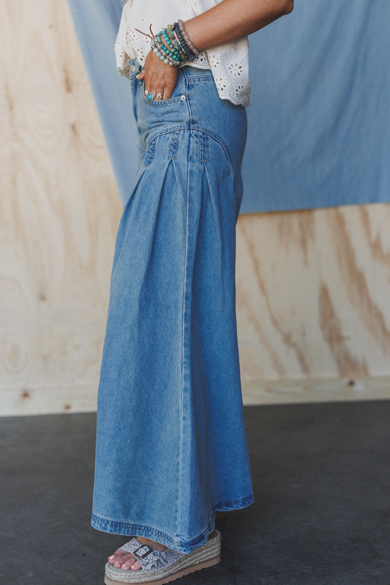 Brookside Pleated Wide Leg Jeans - Light Wash - Image 3