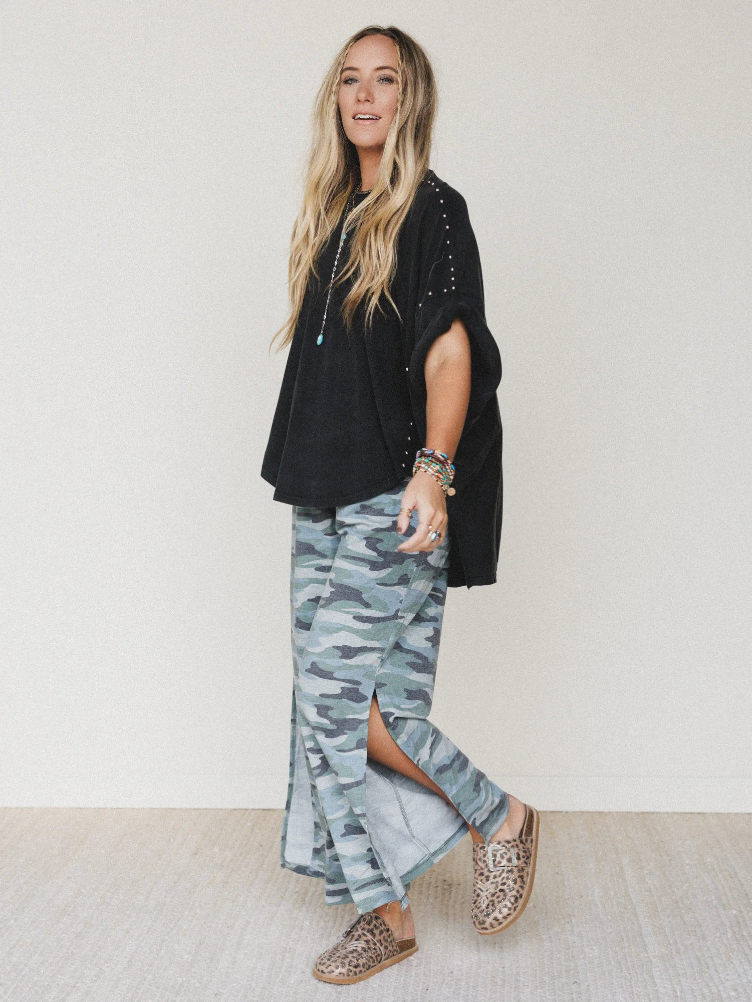 The Nest Casual Wanderer Wide Leg Slit Pants - Army Green Charcoal Camo - Image 3