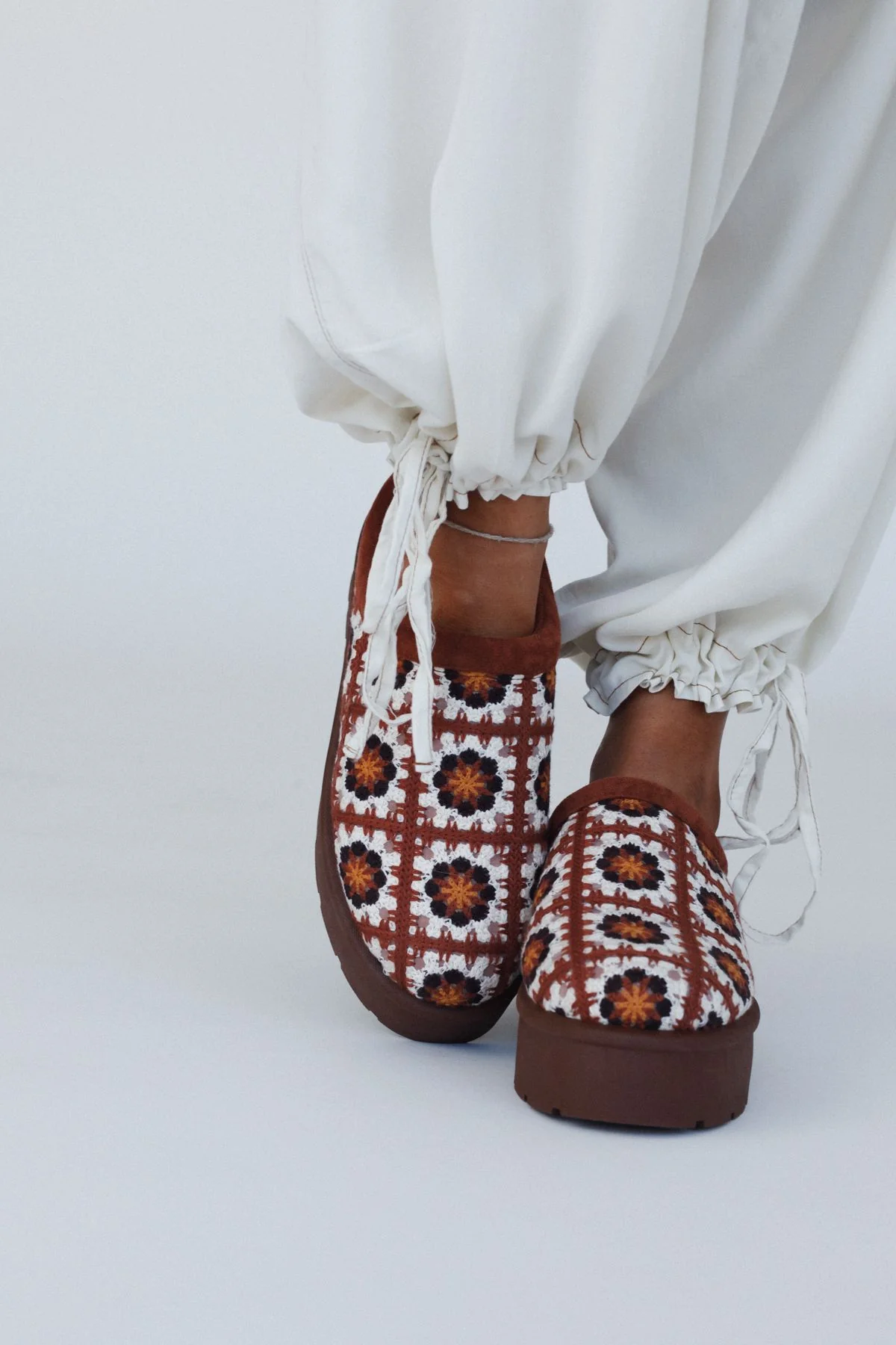 Crochet Hug Slipper Shoes - Brown - Image 4