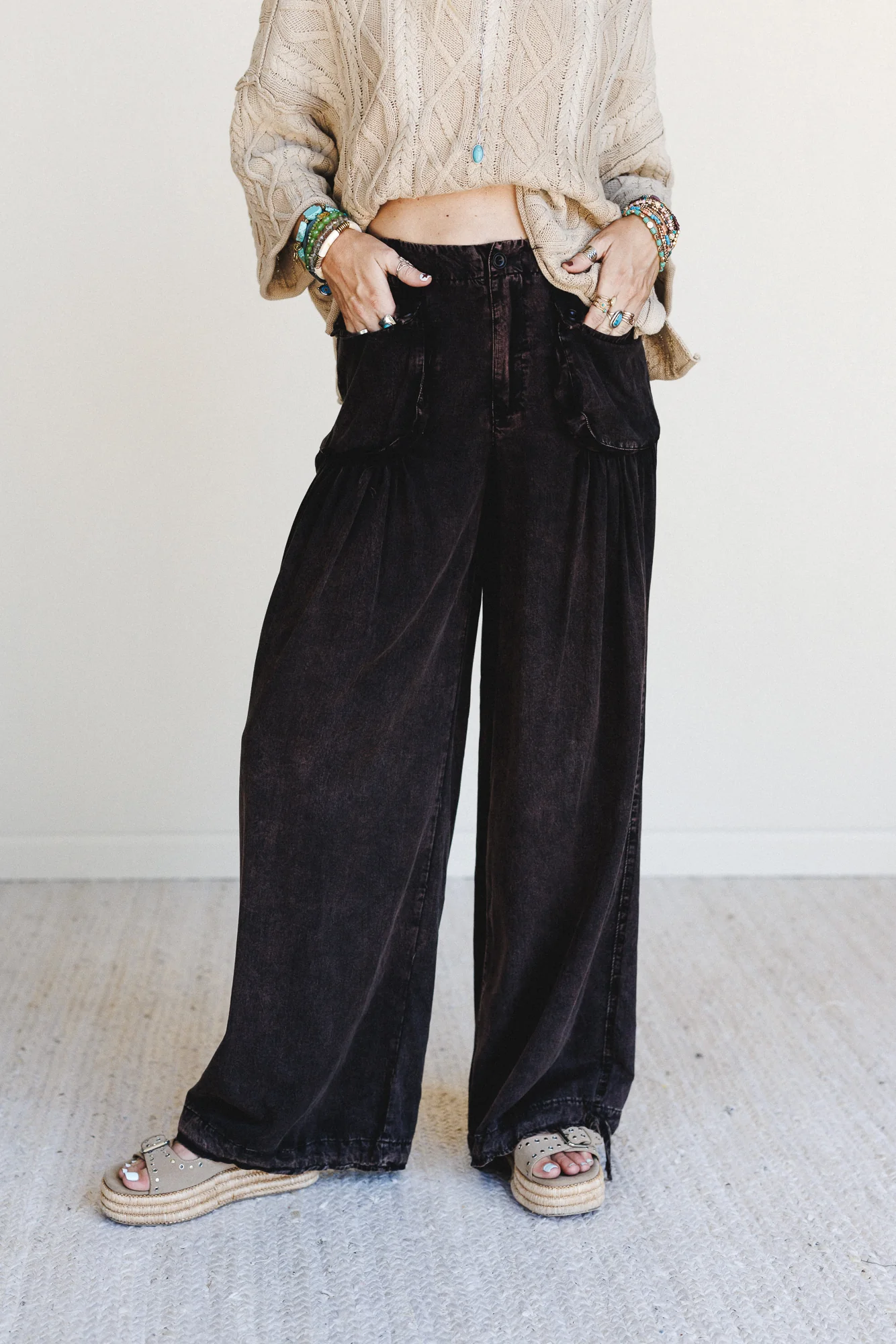East Bay Loose Fit Cargo Jeans - Black - Image 2