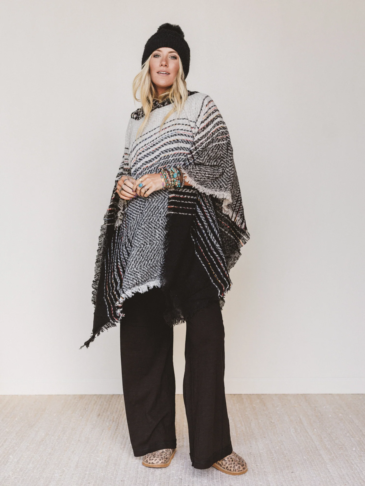 Grand Canyon Hooded Poncho - Black - Image 2
