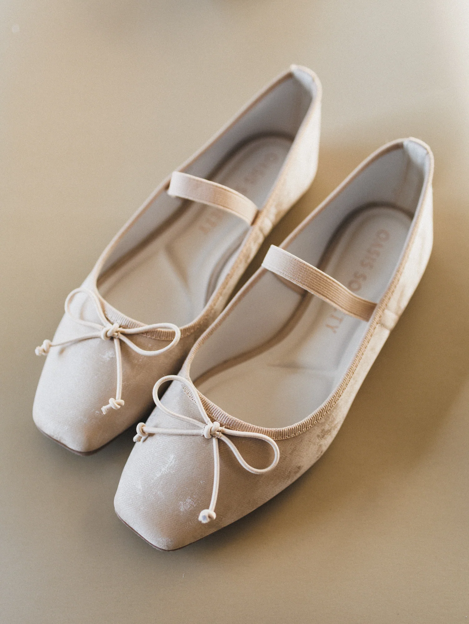 London Flats  - Beige - Image 3
