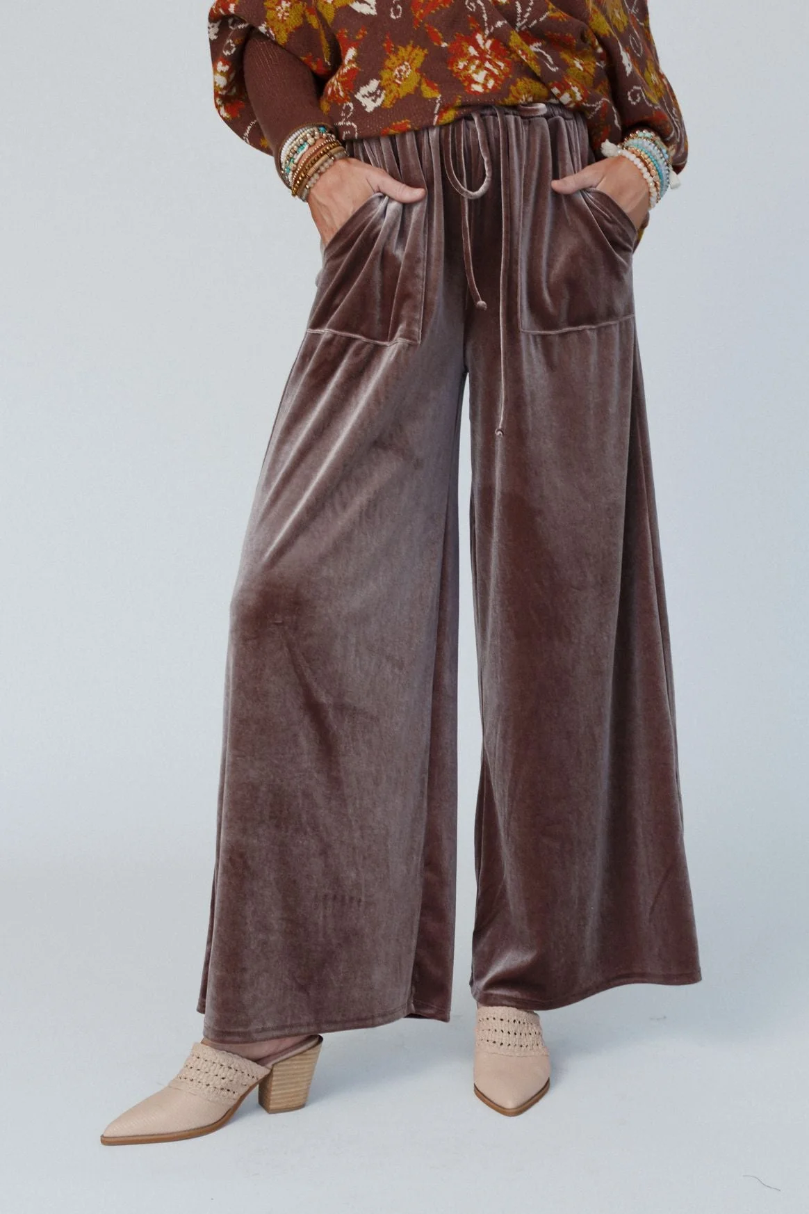 The Nest Relaxing Robin Velvet Wide Leg Pant - Coco - Image 4