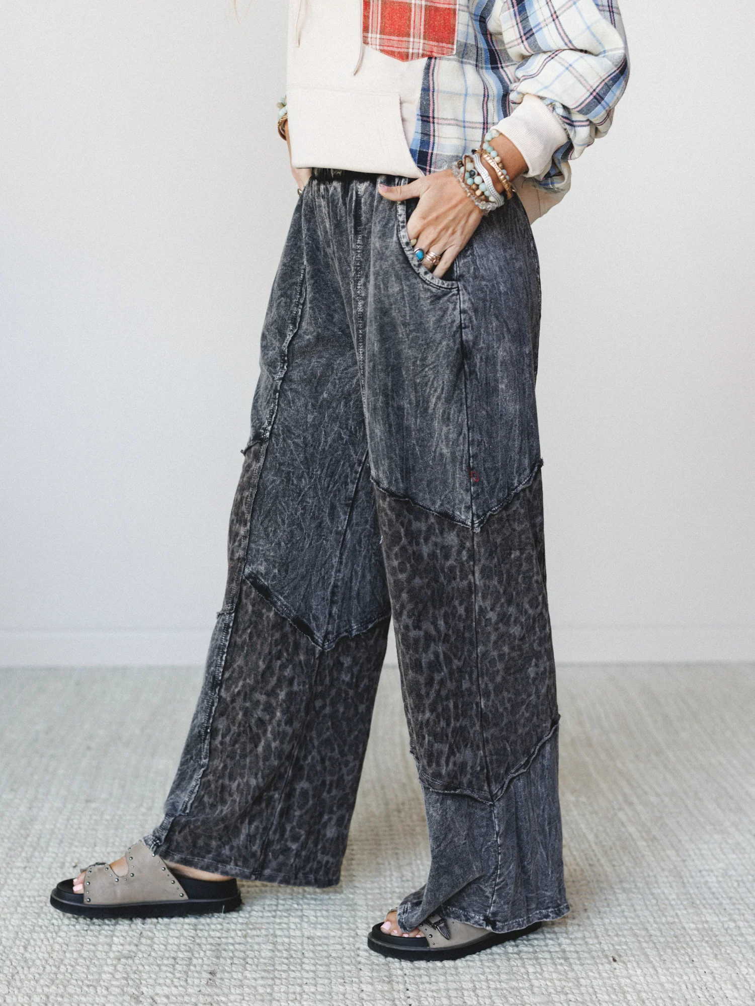 Printed Spirit Wide Leg Pants - Ash Black - Image 3