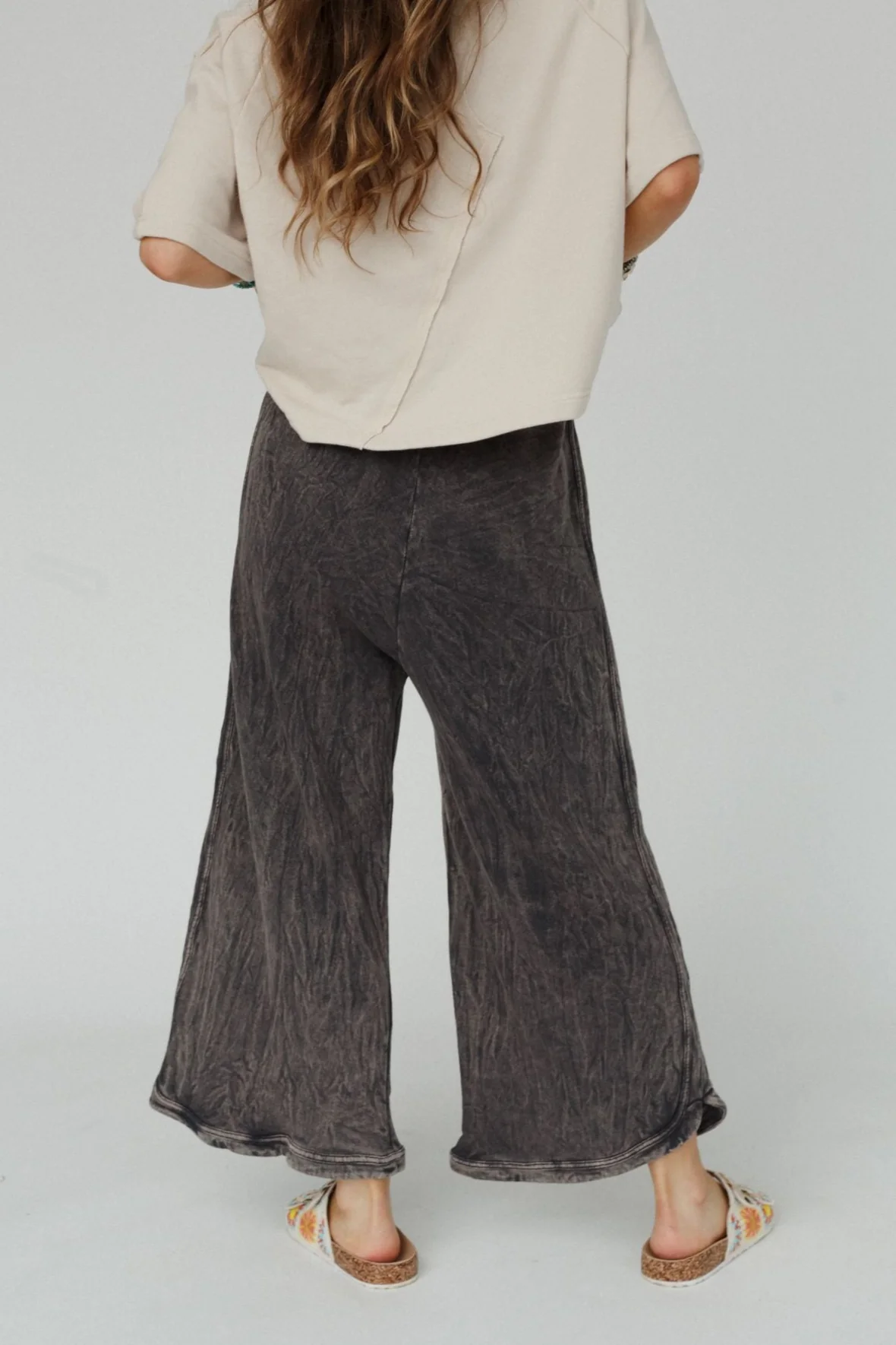The Nest So Comfy Wide Leg Pant Petite Length - Charcoal - Image 7