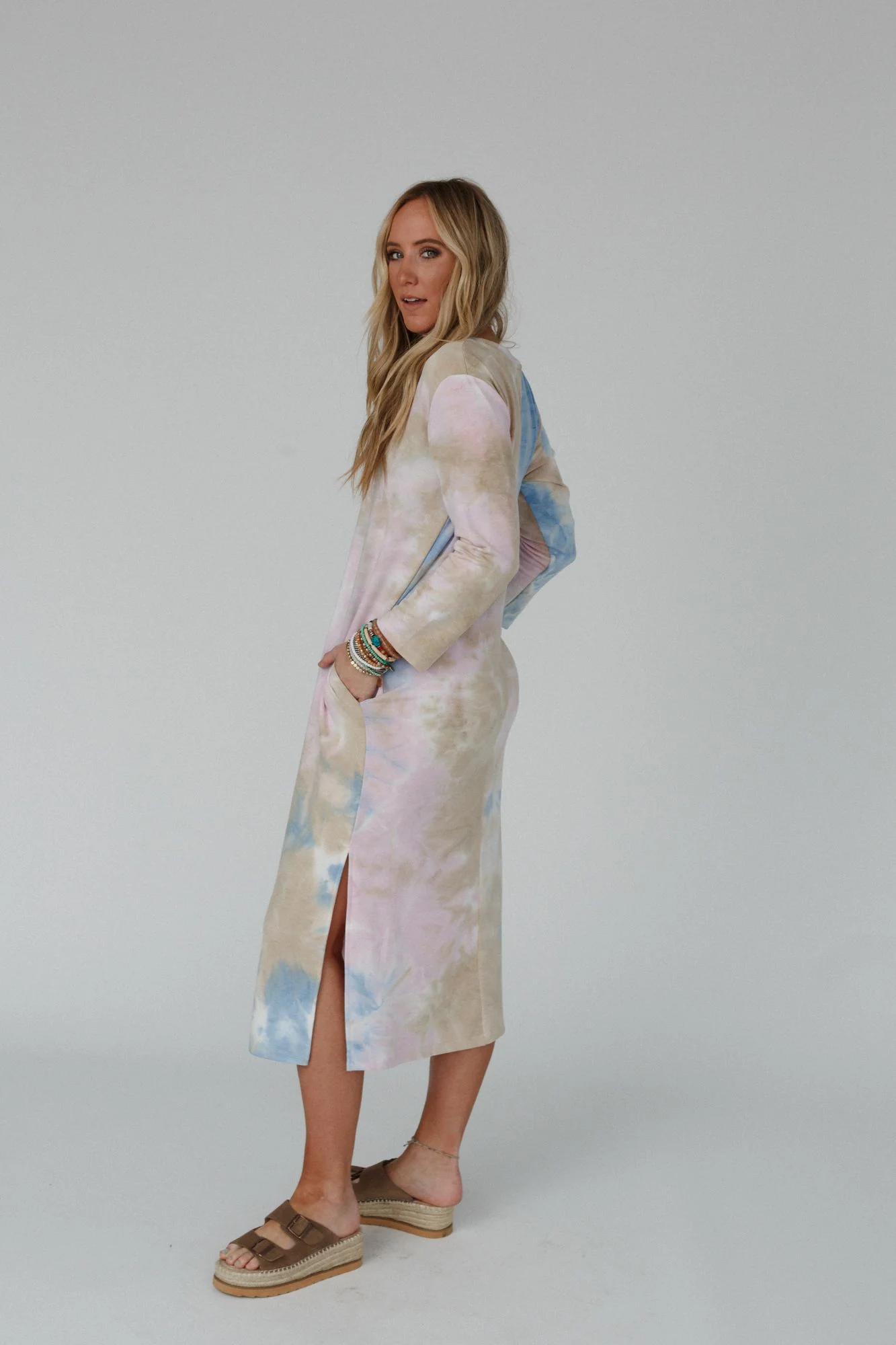 The Nest Soul Shine Pocketed Tie Dye Midi Dress - Lavender Taupe - Image 2