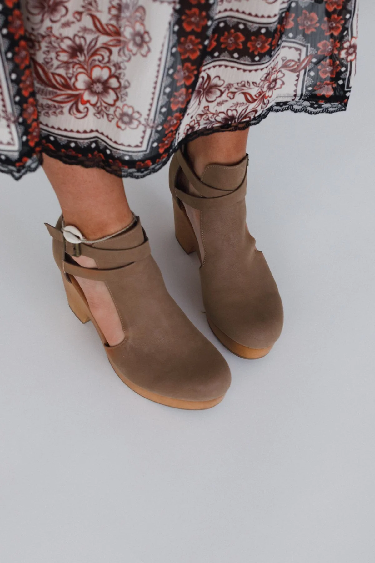 Sundance Clog - Taupe - Image 4