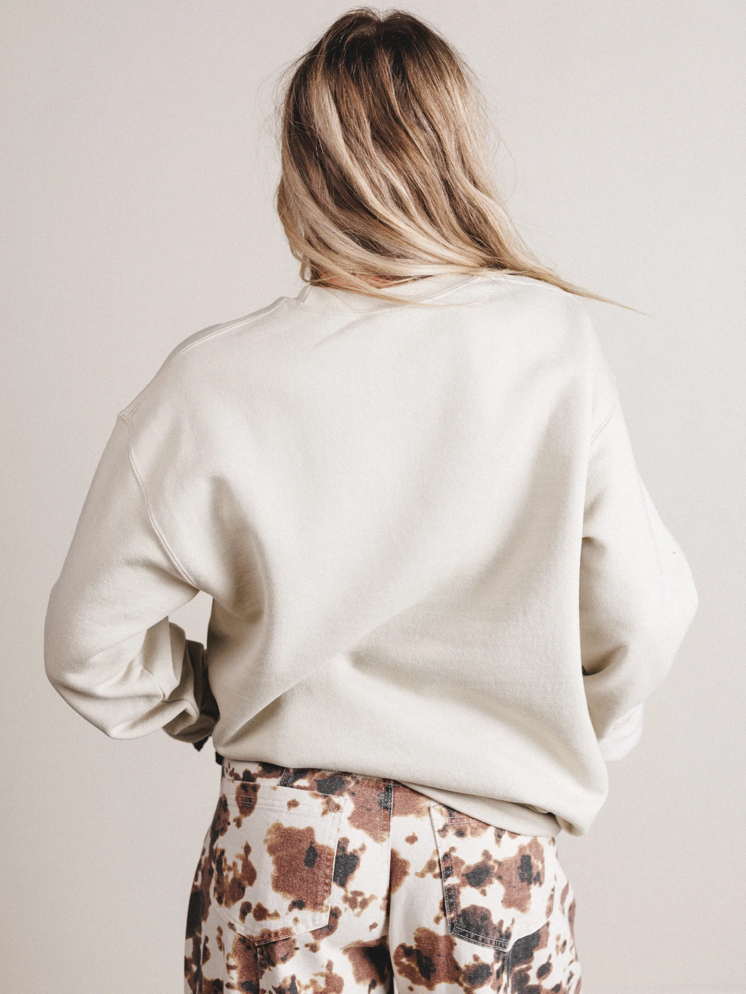 The Nest Highland Love Sweatshirt - Sand - Image 3