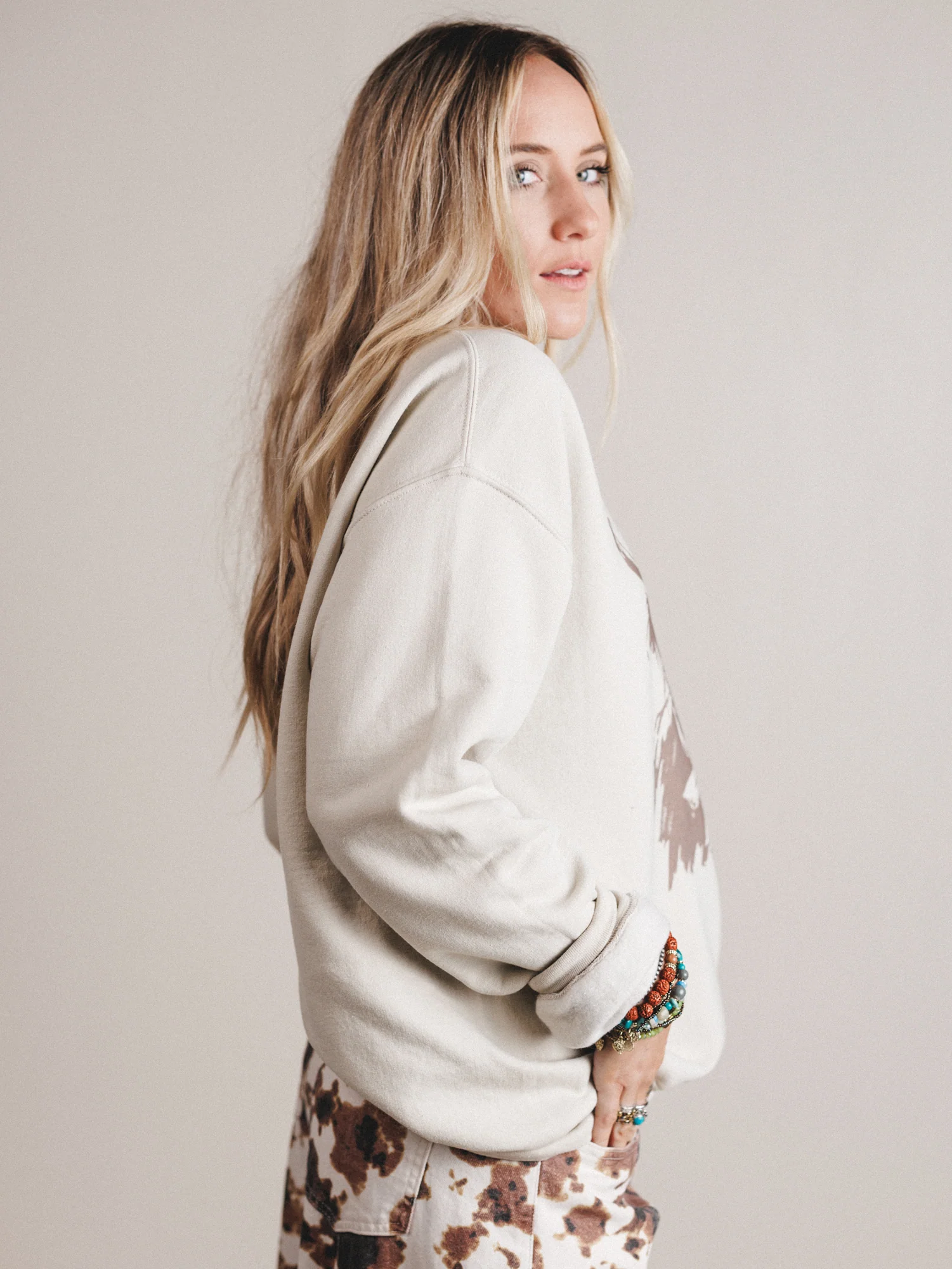 The Nest Highland Love Sweatshirt - Sand - Image 4
