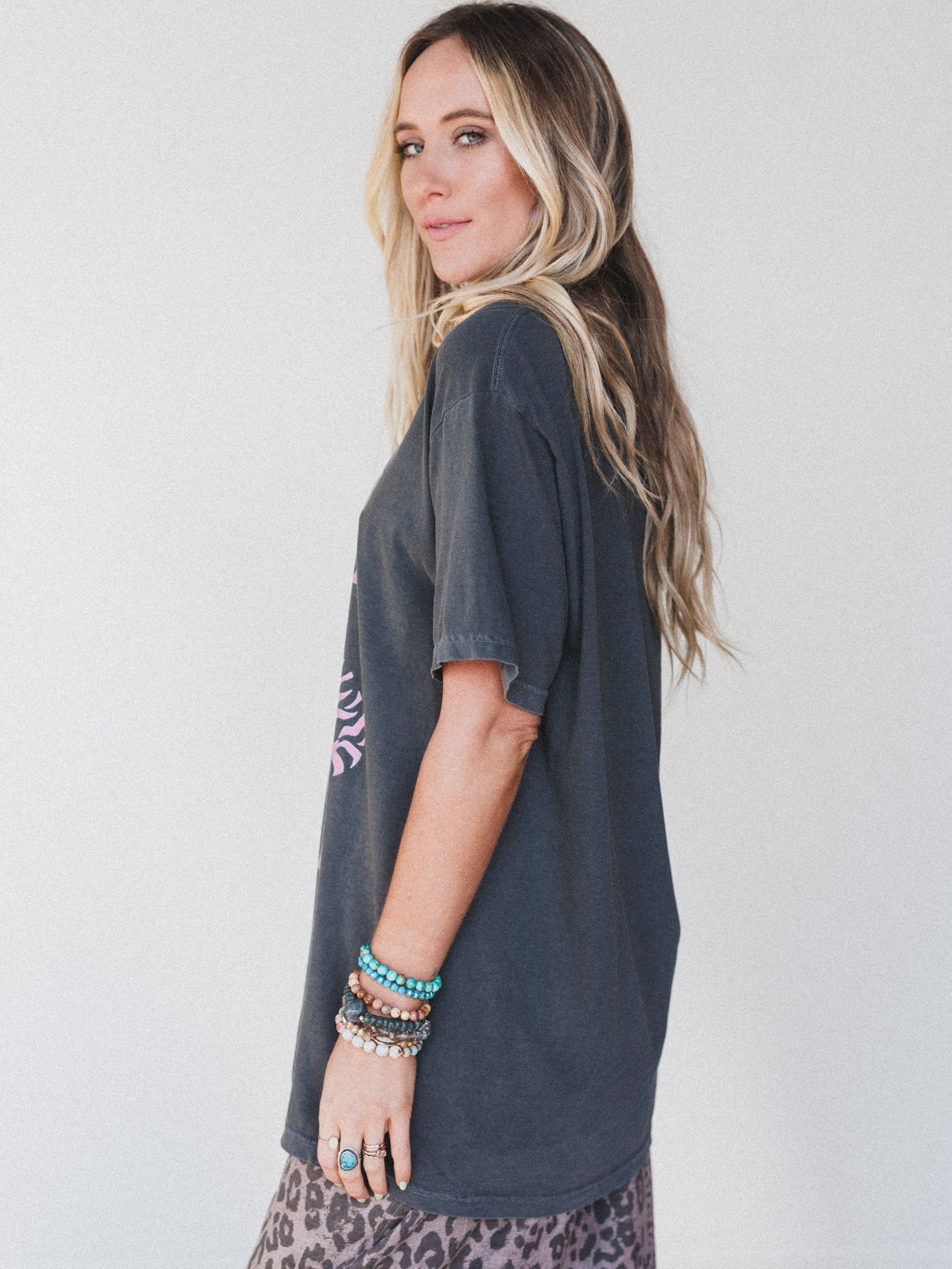The Nest Love Is Wild Graphic Tee - Pepper - Image 4