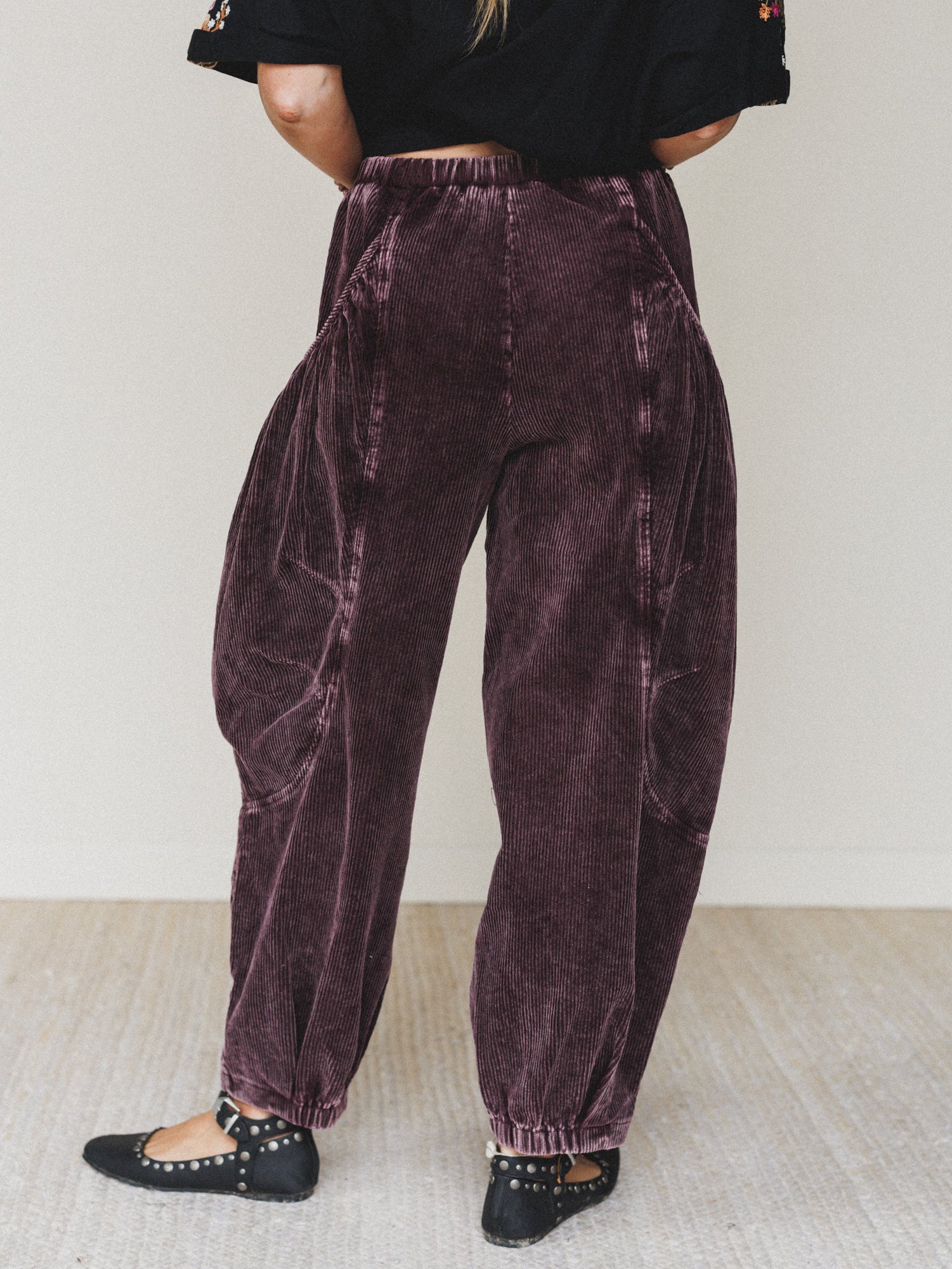 The Nest Nora Gathered Barrel Corduroy Pant - Burgundy - Image 5