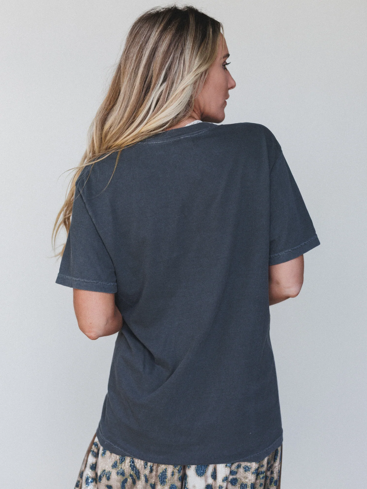 The Nest Soaring Romance Graphic Tee - Pepper - Image 4