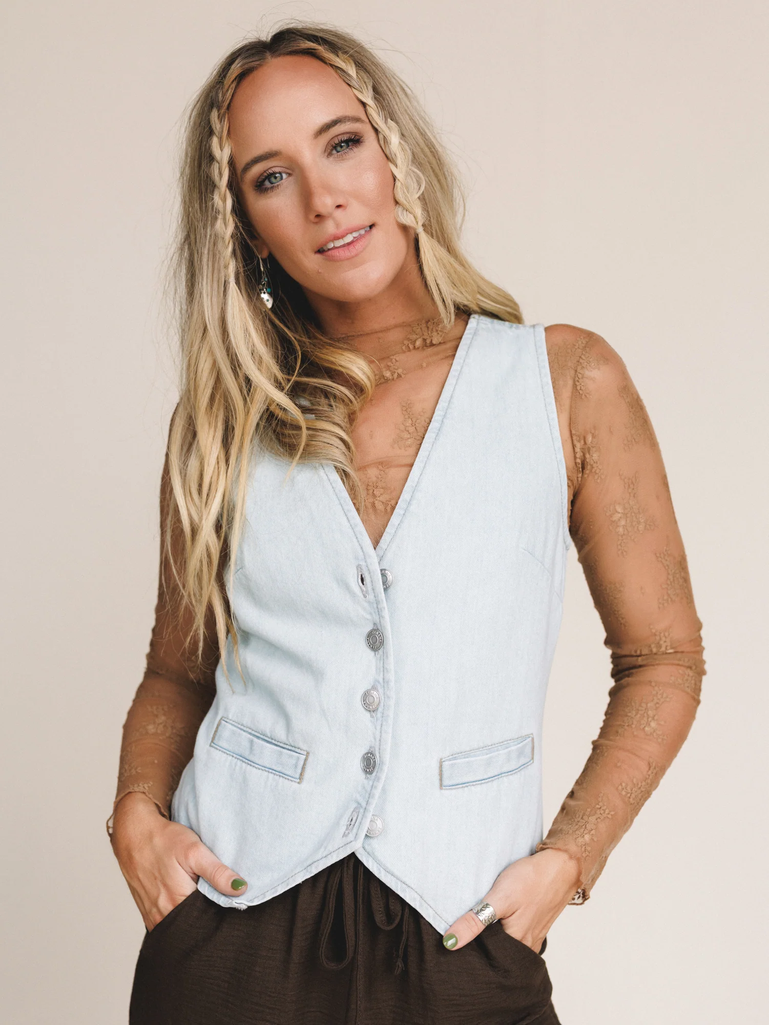To The Top Denim Vest - Light Wash - Image 4